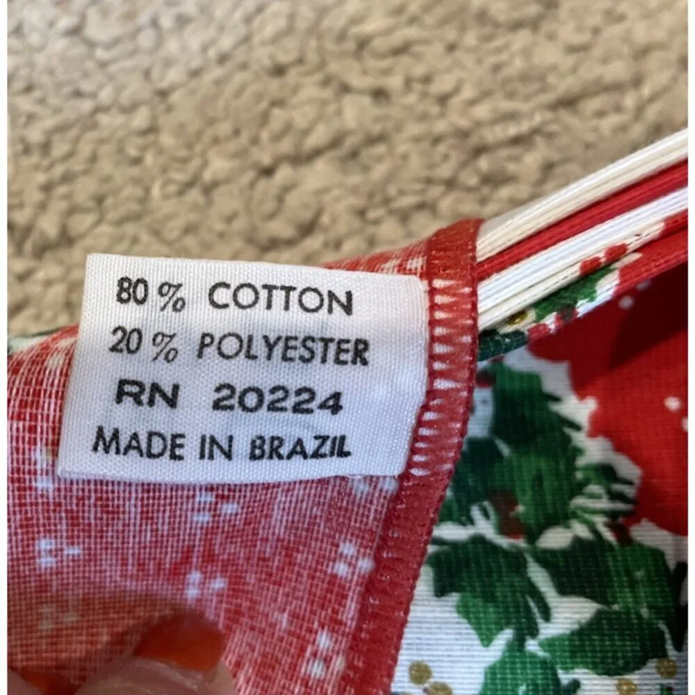 Set of 4 Vintage Sunweave Holiday Christmas Napkins Red Holly Berry Brazil NWOT
